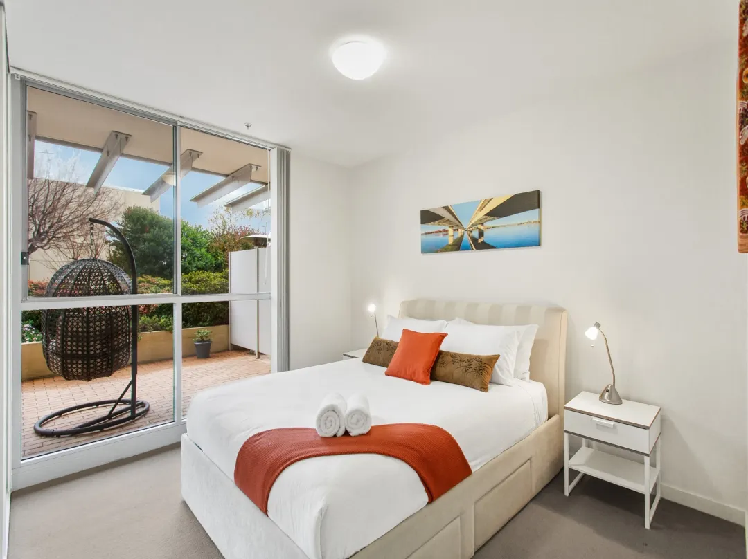 Madecomfy Spacious Canberra Living With Courtyard - Canberra