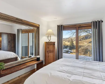 Eagle Valley Haven by Avantstay Alpine Condo + Mtn Views   Minutes to Vail + Beaver Creek Hotels in Eagle-Vail