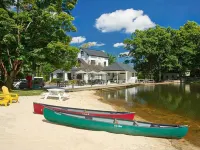 Stone Studio Lakefront Pool Access Hotéis em Flat Rock