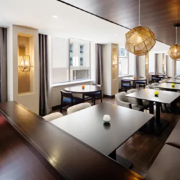 Hampton Inn & Suites Dallas / Downtown Отели рядом с достопримечательностью «Аквариум Даллас Уорлд»