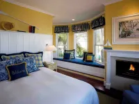 Snug Harbor Inn Hotels in Avalon