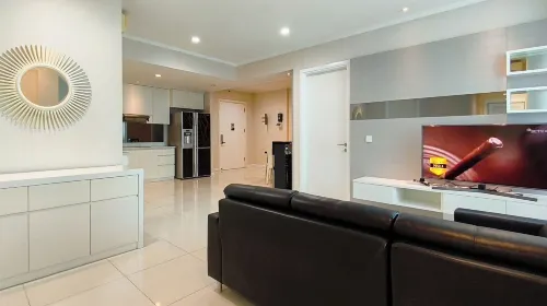 Spacious And Lavish 4Br At The Via And The Vue Ciputra World Apartment - 4-Star