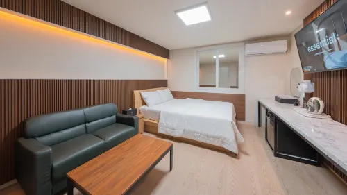 Danyang Meros Hotel - parking