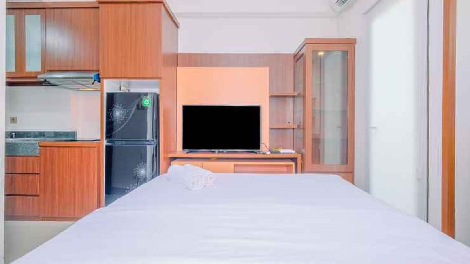 Fancy and Nice Studio at Transpark Cibubur Apartment by Travelio