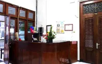 Hotel Iraa - Parking