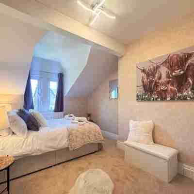6 Bedroom Victorian Townhouse in Central Harrogate Rooms