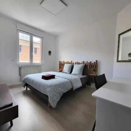 Maison Proches des Places Avec Stationnement