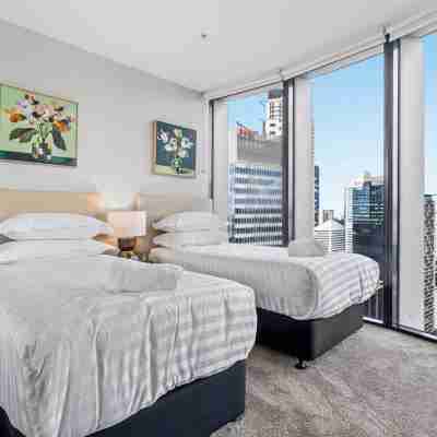 Bright Apartment With Pool and Gym Access Rooms