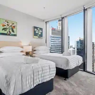 Bright Apartment With Pool and Gym Access Rooms