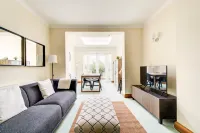 GuestReady -  Spacious 4Bed with Backyard - Wifi