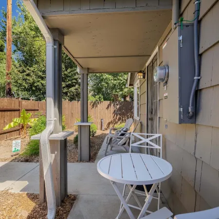 Cozy Casita - Minutes To Autzen & Downtown 1 Bedroom Home