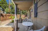 Cozy Casita - Minutes To Autzen & Downtown 1 Bedroom Home