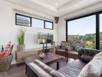 StayNest Guesthouse - Bay House Hotels in Ballito
