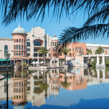 Island Club Hotel & Apartments Отели рядом с достопримечательностью «Intaka Island»