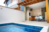 Casa com rea Gourmet a 350m da Praia de Maresias