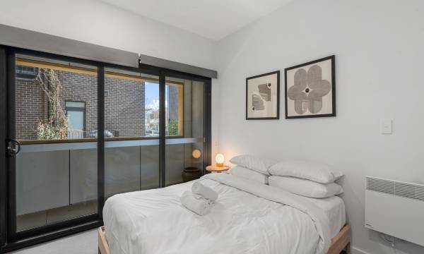 Bright Kingston Stay with Balcony Access