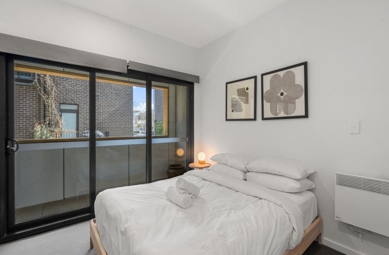 Bright Kingston Stay with Balcony Access