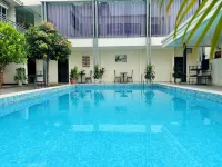 Hotel Gulmohar - ที่มีสระว่ายน้ำ