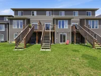 Modern Niagara Retreat 3Br Home Near Falls & Brock Hotels in Thorold
