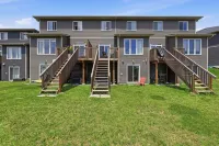 Modern Niagara Retreat 3Br Home Near Falls & Brock