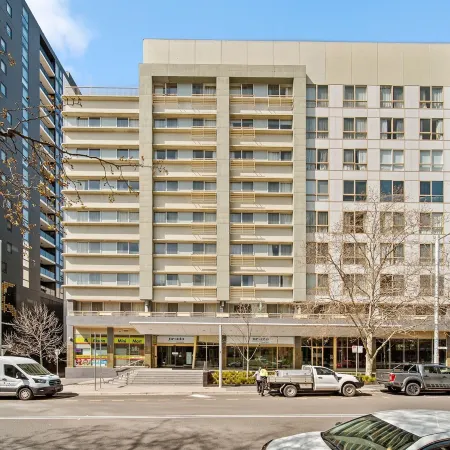 Spacious 3-bed Apartment in Canberra CBD
