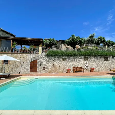 Luxurious Umbrian Retreat for 10 with Private Terrace and Pool