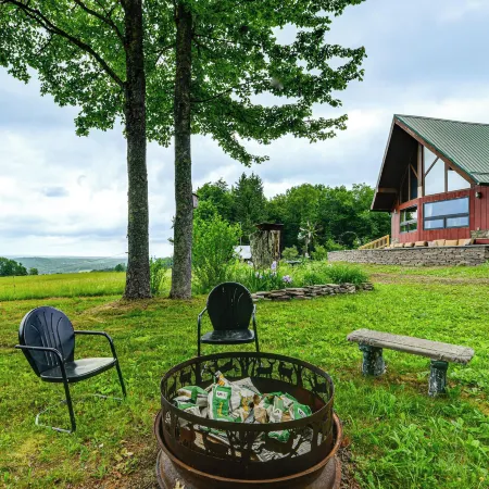 Secluded Oxford Cabin on 75 Acres: Sunset Views! Hotele w: Chenango County