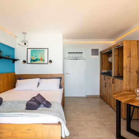 Beachfront Sunny Penthouse - Kalamata SeaBliss