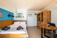 Beachfront Sunny Penthouse - Kalamata SeaBliss - Mountain view