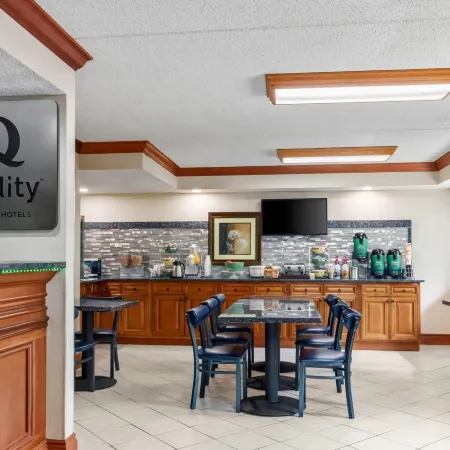 Quality Inn & Suites Gibsonia - Pittsburgh North