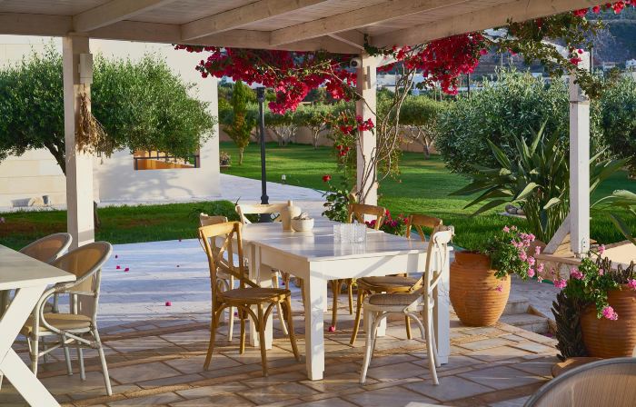 Golden Bay Apartments-Garden Haven