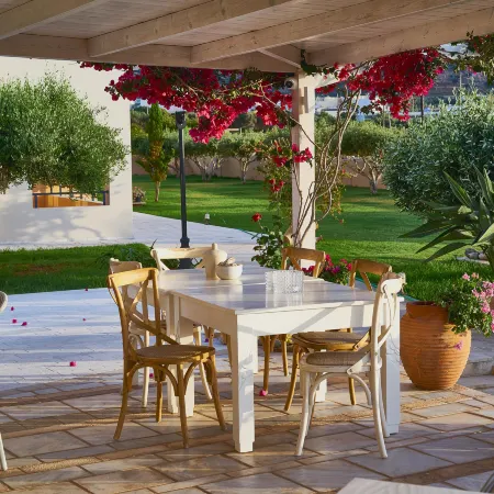 Golden Bay Apartments-Garden Haven