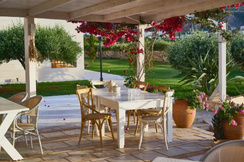 Golden Bay Apartments-Garden Haven - Mountain view