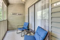 Resort Condo ~ 2 Mi to Sunset Beach Seashore! - Pet friendly