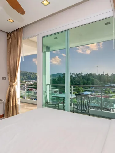 รูปภาพของTop floor sea view apartment in Karon