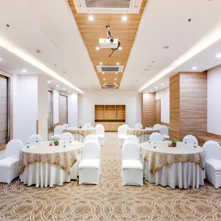 Lemon Tree Hotel, Sector 60, Gurugram
