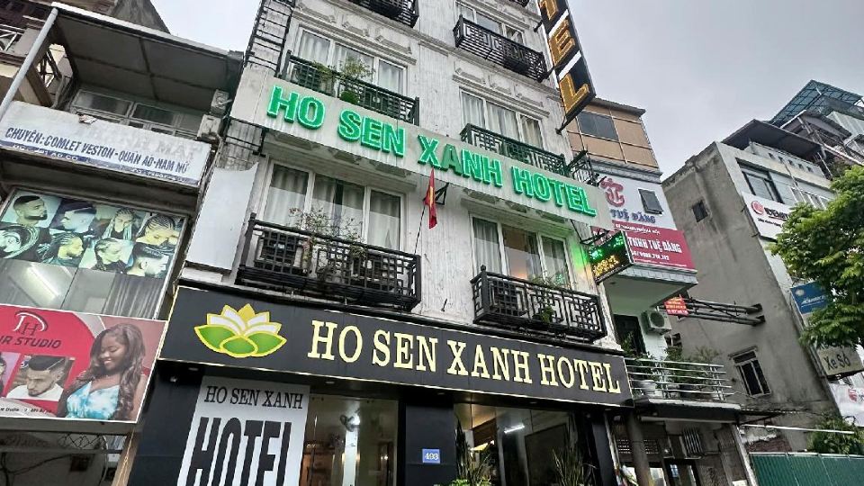 Ho Sen Xanh Hotel