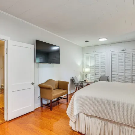 Palm Cottage: Walk to Darien Waterfront & Fort