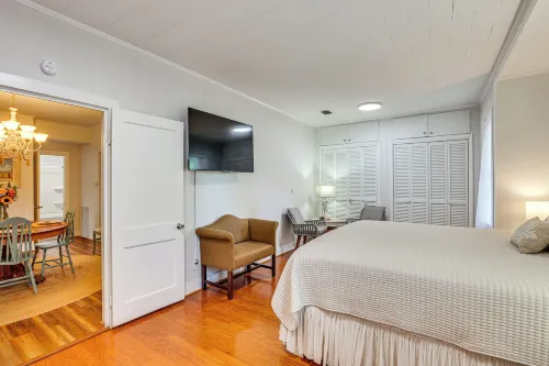 Palm Cottage: Walk to Darien Waterfront & Fort - Wifi