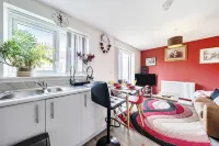 Apartment Sleeps 10 - Contractors Long Stays WiFi - parking