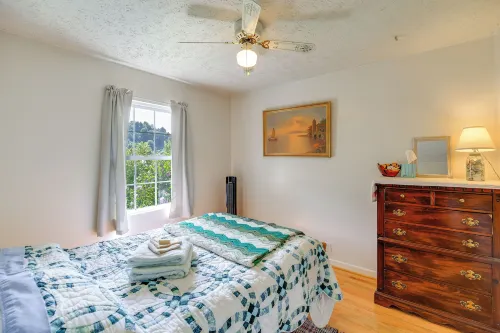 Cozy Cabin Retreat: Peaceful Mountain Views - 2-Star