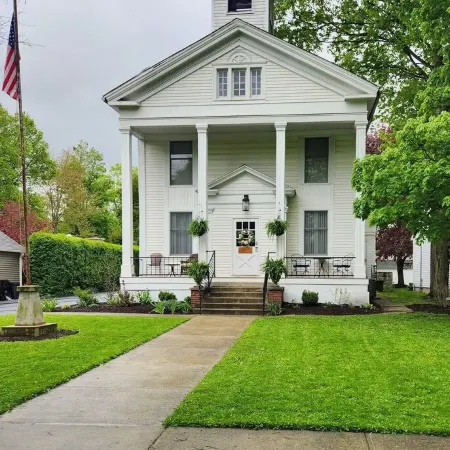 Fountain View I -Charming historical building in the heart of downtown Wellsboro
