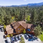 Gold Mountain Manor - Parkplatz