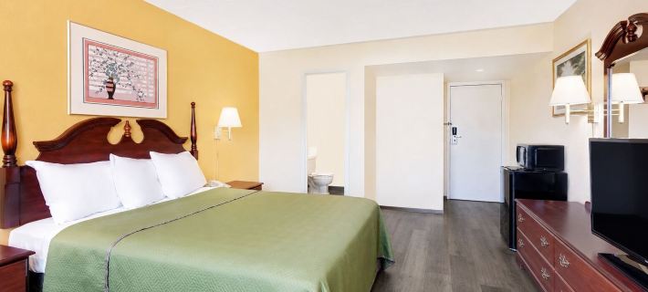 Travelodge by Wyndham Chambersburg Hotels in Franklin County