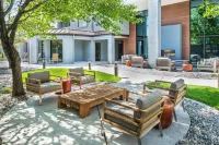 Courtyard Reno - balcony