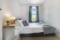 Duplex Apartment Close to A1 Private car Park - 2-Star