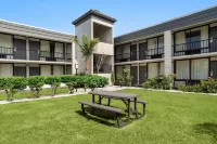 Ramada by Wyndham Cocoa - Gym