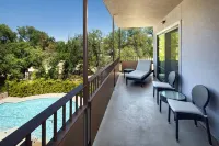 Sheraton Redding Hotel at the Sundial Bridge - Pools