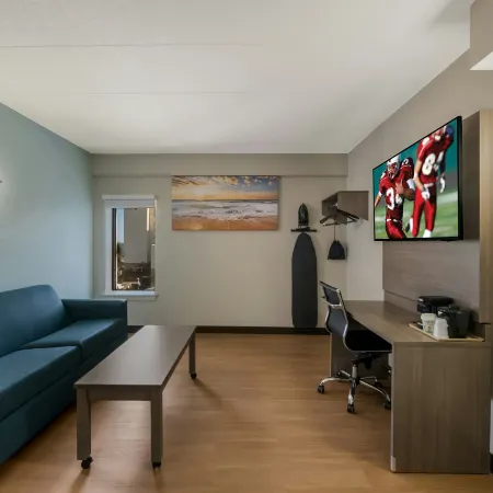 Red Roof Plus+ & Suites Virginia Beach - Seaside