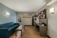 Red Roof Plus+ & Suites Virginia Beach - Seaside - جاكوزي